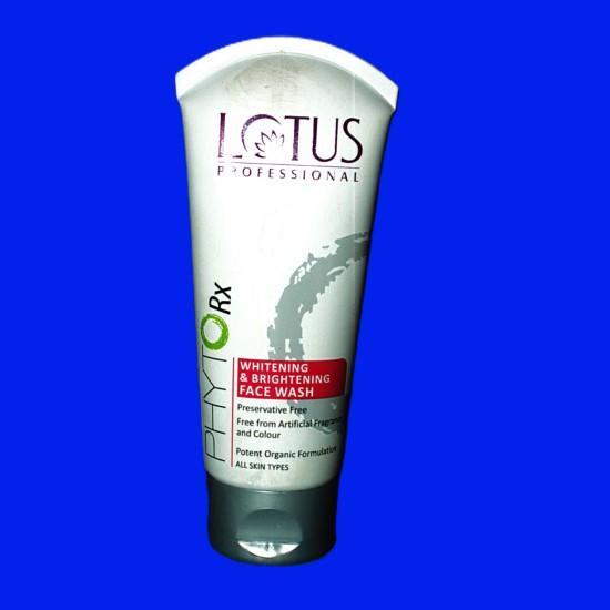 🌸 Lotus Whitening & Brightening Face Wash – 80 g